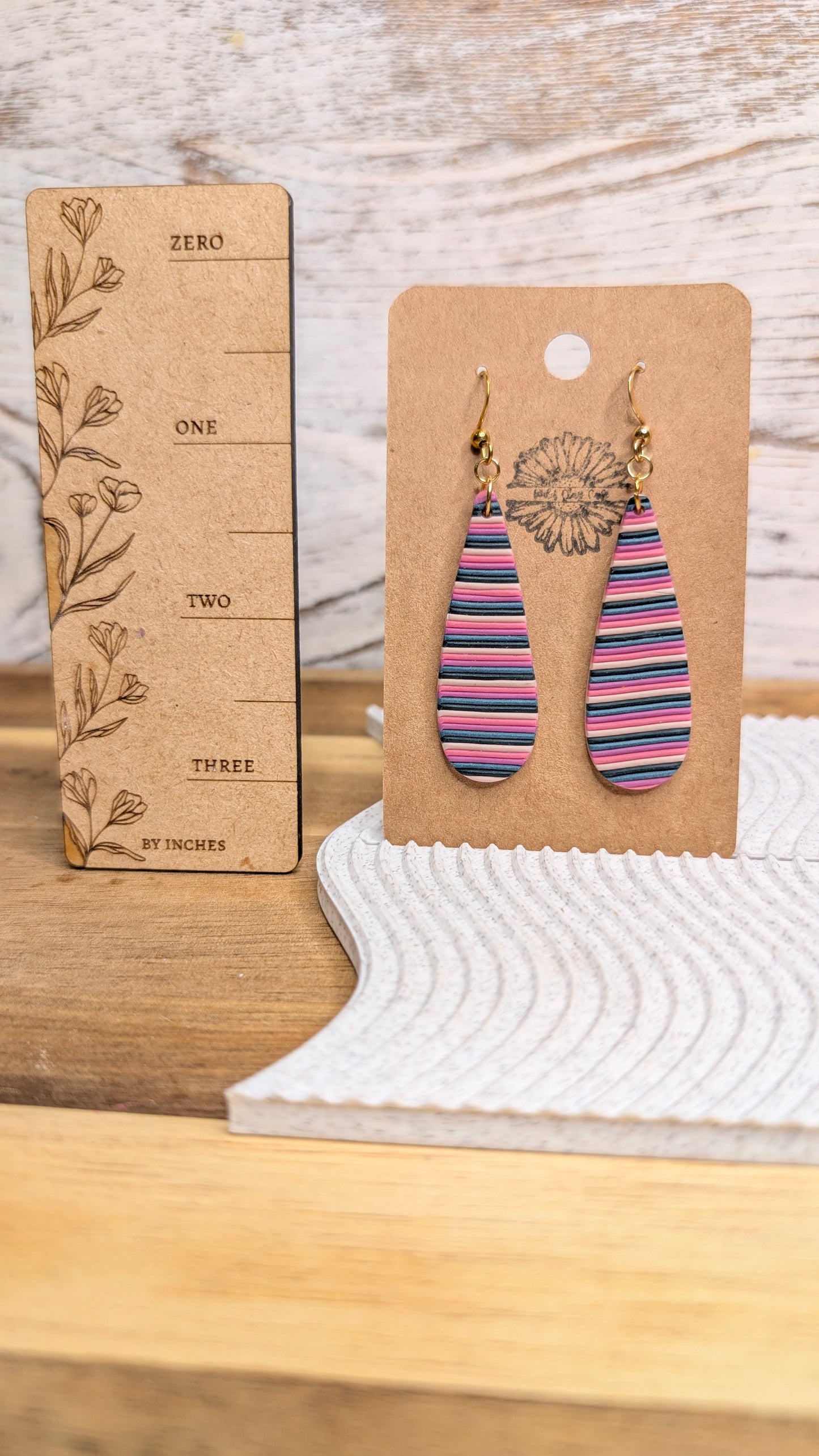 Striped long teardrops
