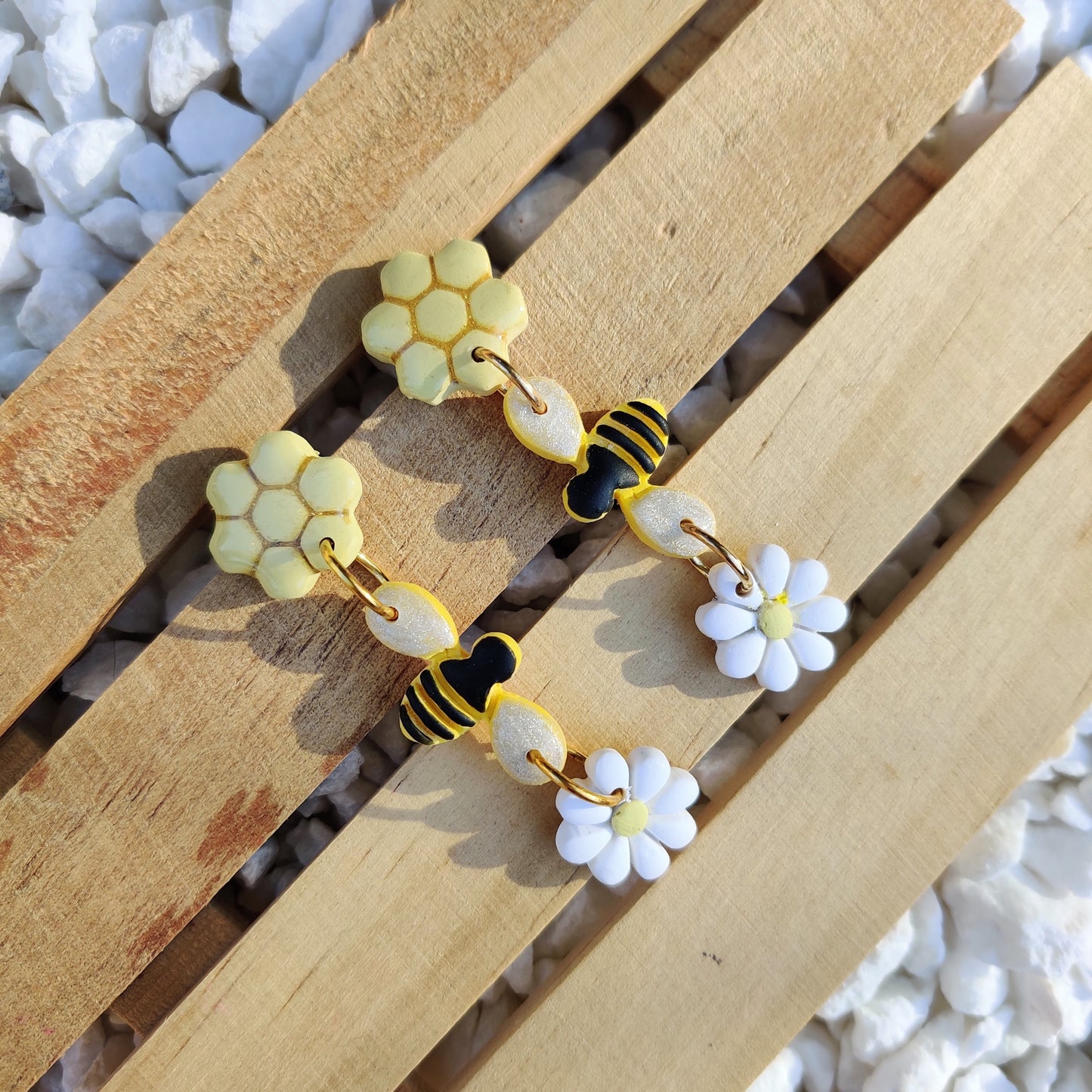 Honeycomb Daisey Dangles